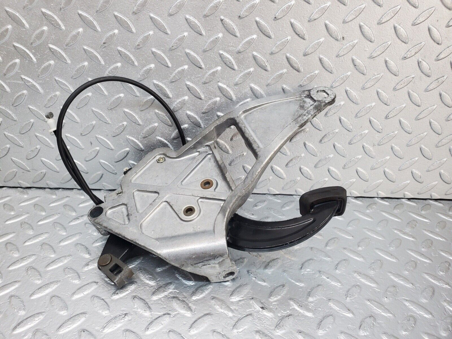 44590 Mercedes-Benz W124 220E Parking Brake Pedal 1244270736 1244270801