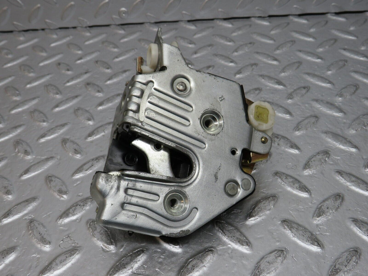 31794 Mercedes-Benz W201 190LE Front Right Door Lock Mechanism