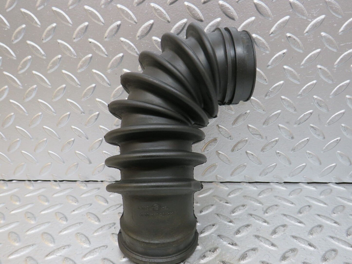 27783 Mercedes-Benz S124 300TE Wagon Air Filter Housing Pipe 6060940009