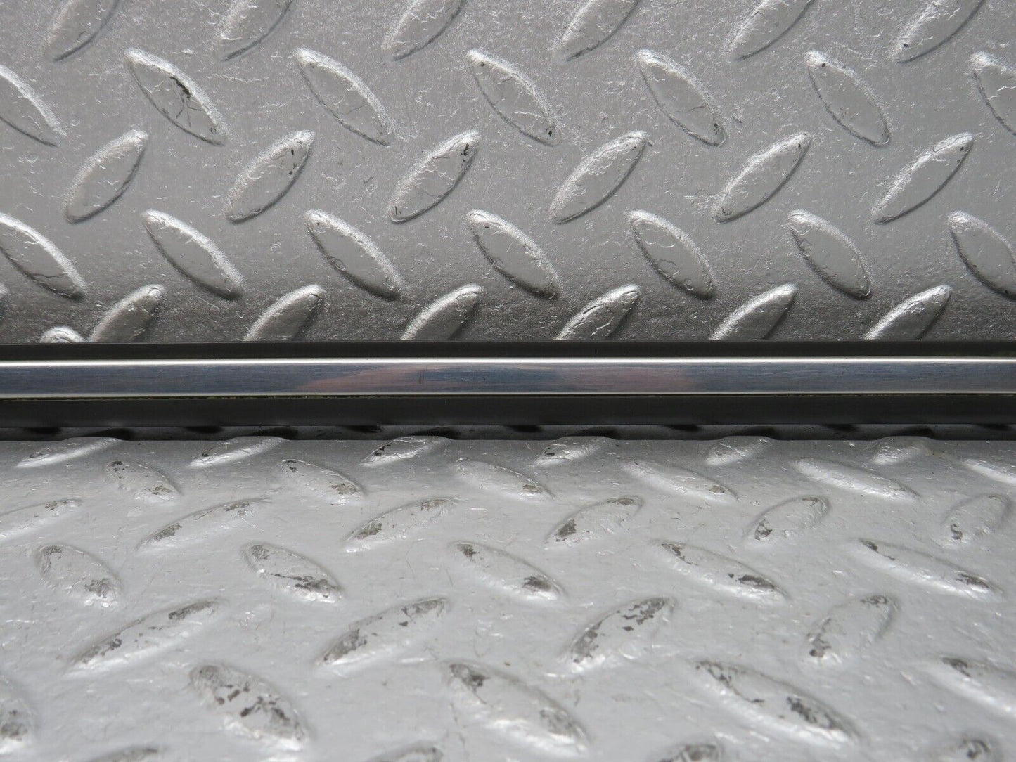 40641 Mercedes-Benz W123 300D Rear Left Door Centre Moulding Trim