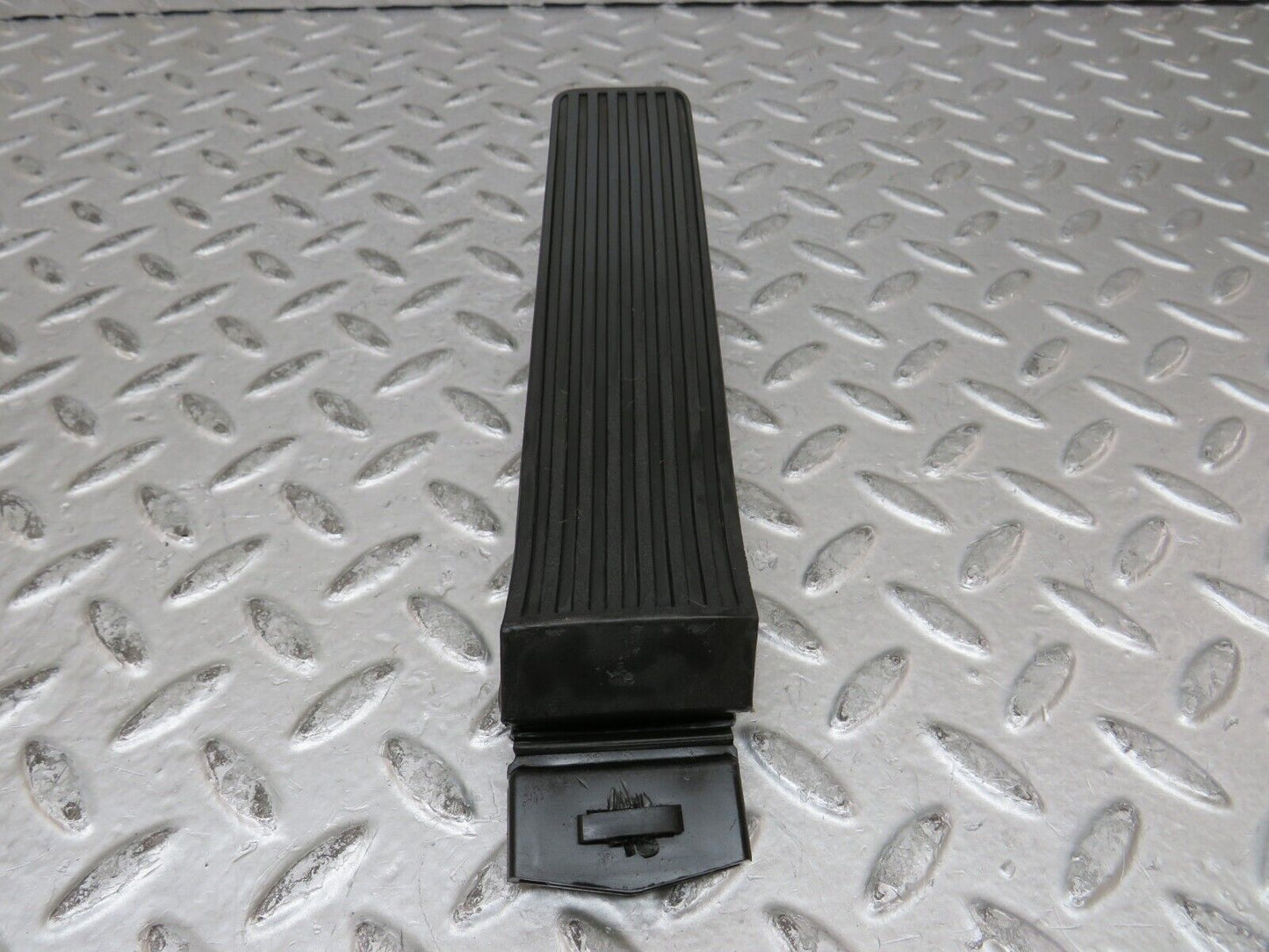 28581 Mercedes-Benz W123 230E Accelerator Pedal With Rubber 1238010082