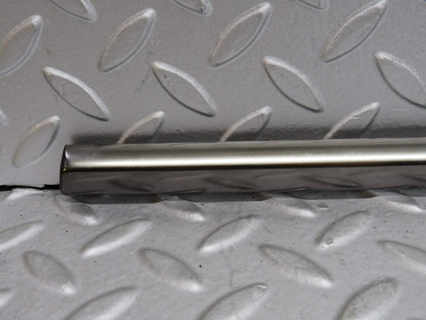 37890 Mercedes-Benz A124 320E Cabriolet Right Door Moulding Trim