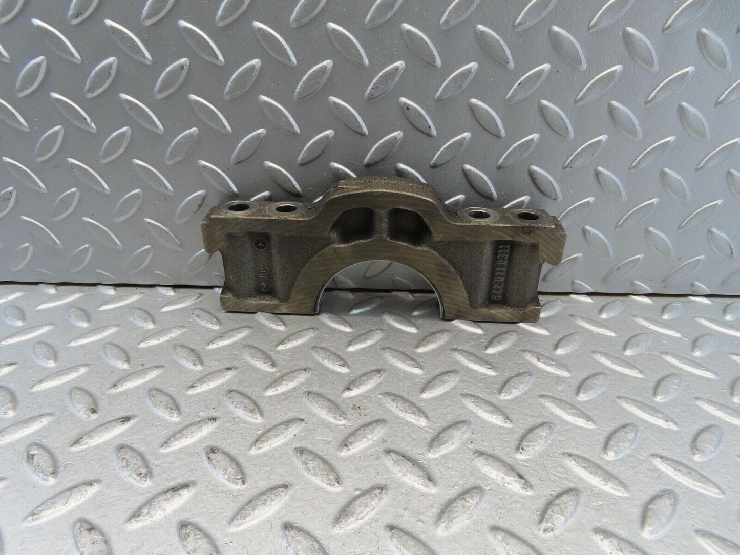 11289 Mercedes-Benz W221 S320 Crankshaft Bearing Holder Block 6420110311
