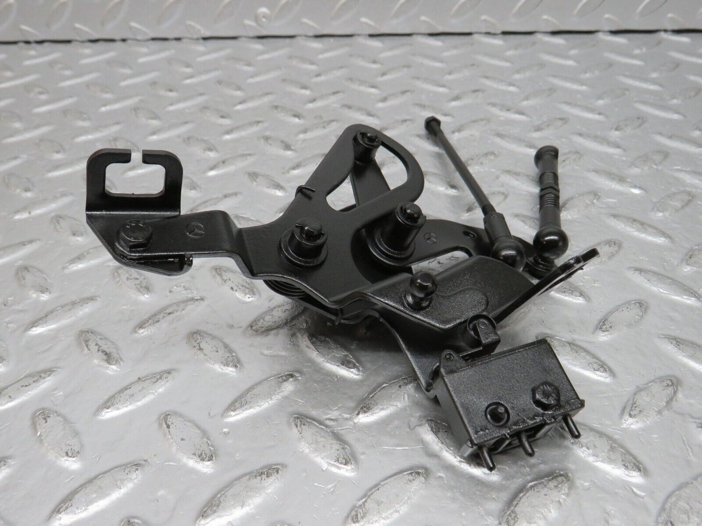 32657 Mercedes-Benz S124 300TE Wagon Throttle Linkage