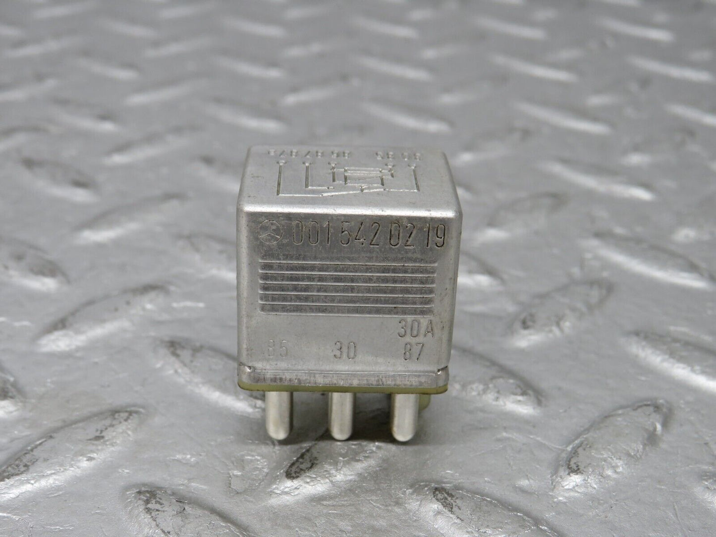 36707 Mercedes-Benz W201 190E Multi Purpose Relay 0015420219