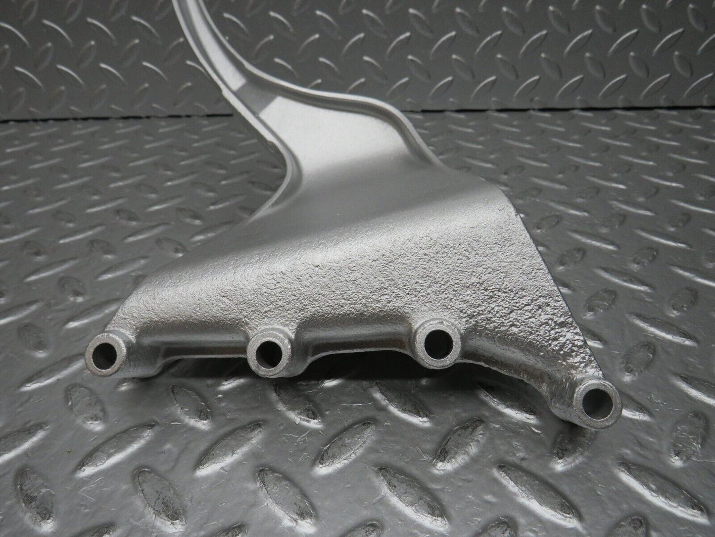 30146 Porsche 924 Exhaust Rear Silencer Bracket 477253243