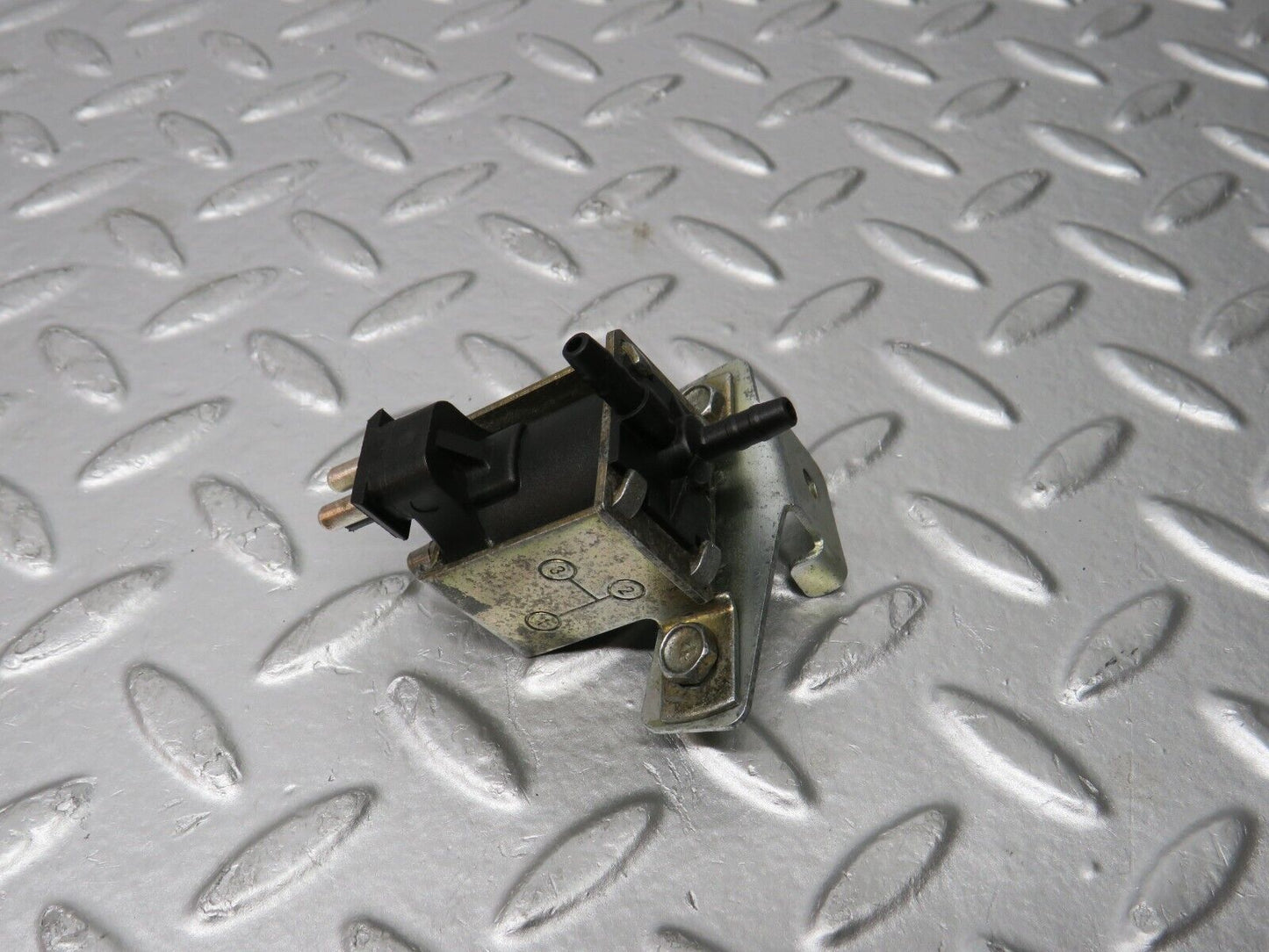 31618 Mercedes-Benz W201 190LE 1.8L Vacuum Control Valve Pierburg 0015407097