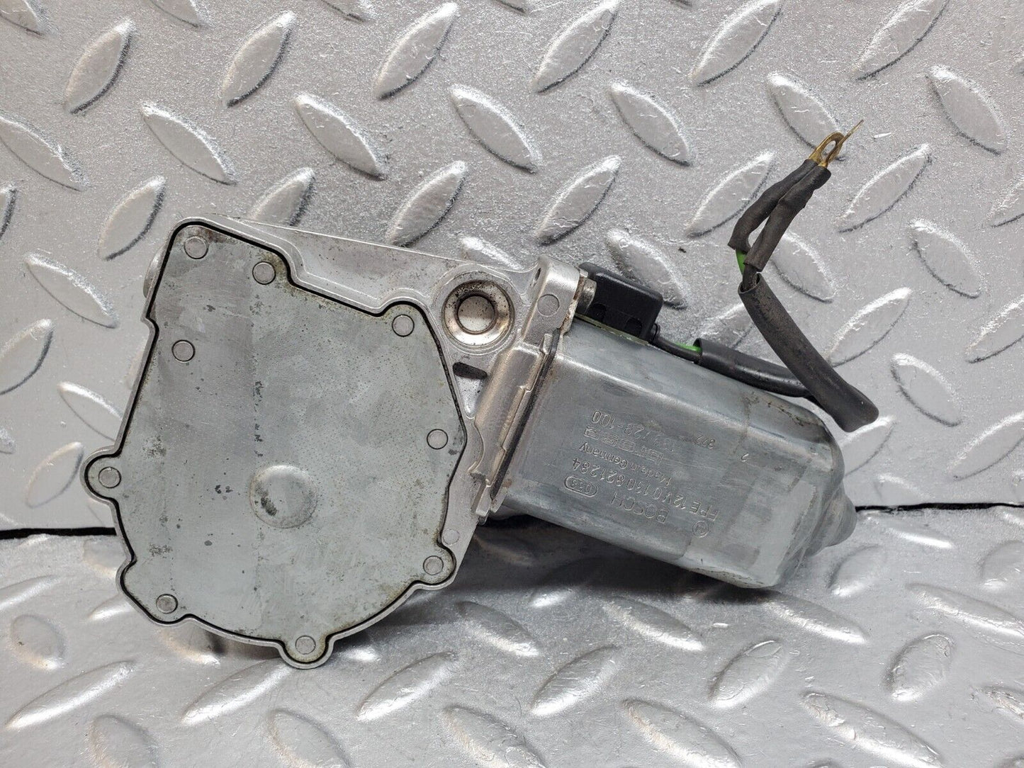 44796 Mercedes-Benz W124 220E Window Regulator Motor Left Bosch 0130821284