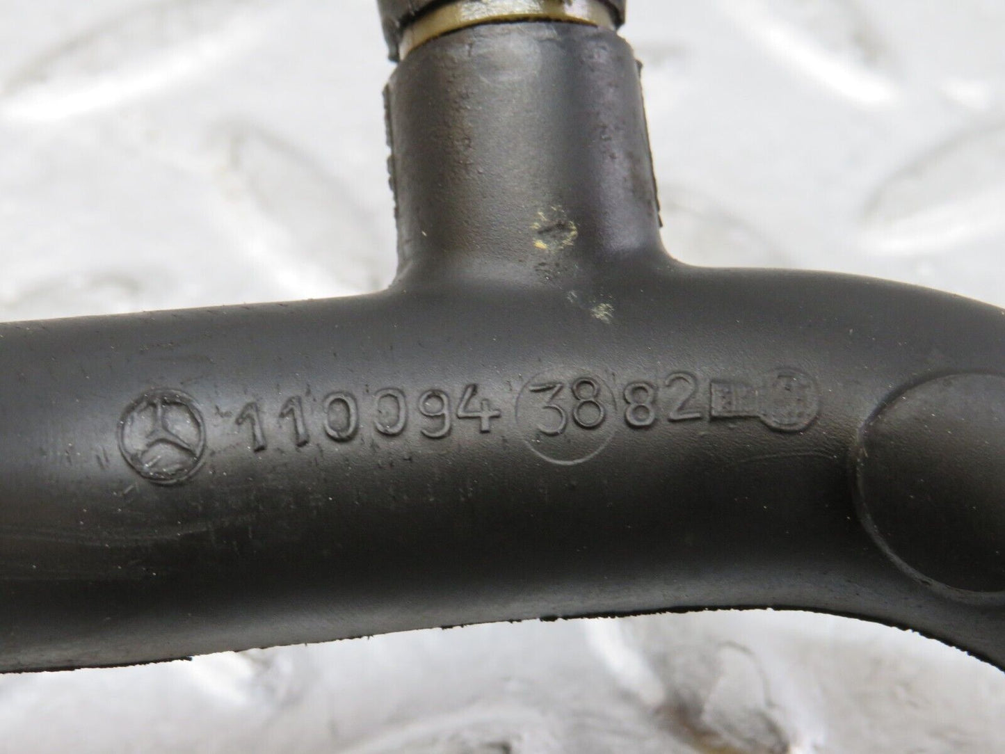 35420 Mercedes-Benz R107 280SL Air Intake Pipe 1100943882 1100944882