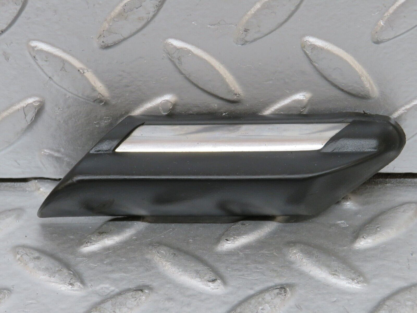26296 Mercedes-Benz W116 450SE Rear Left Centre Fender Wing Moulding Trim