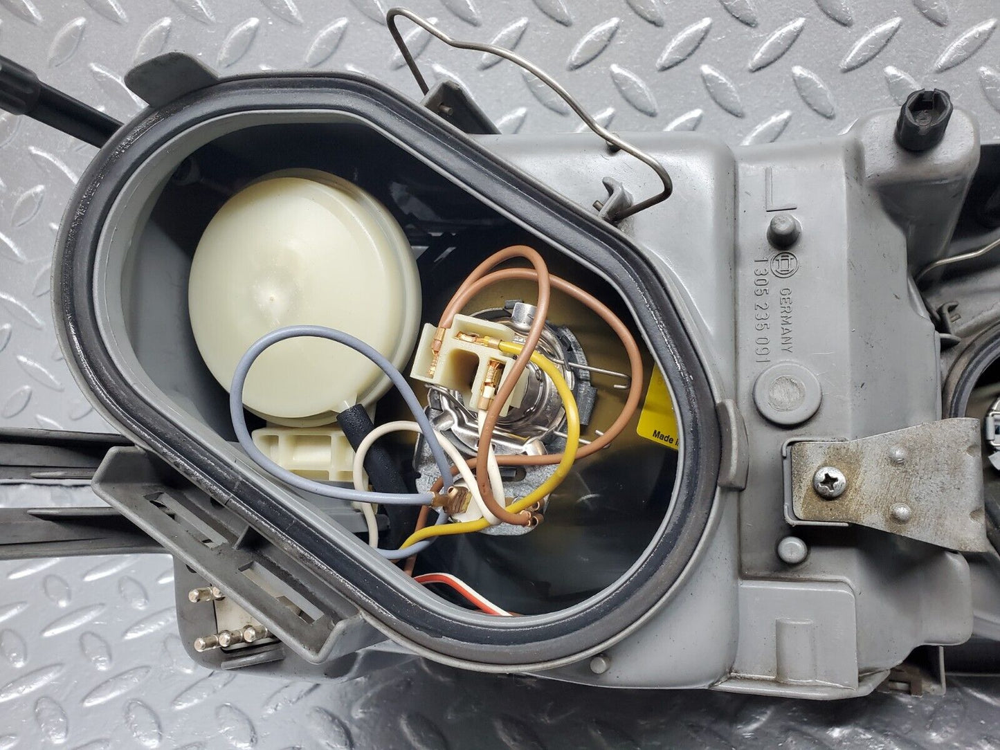 45827 Mercedes-Benz W126 420SE Headlight Left Bosch 0301065705 1268209461