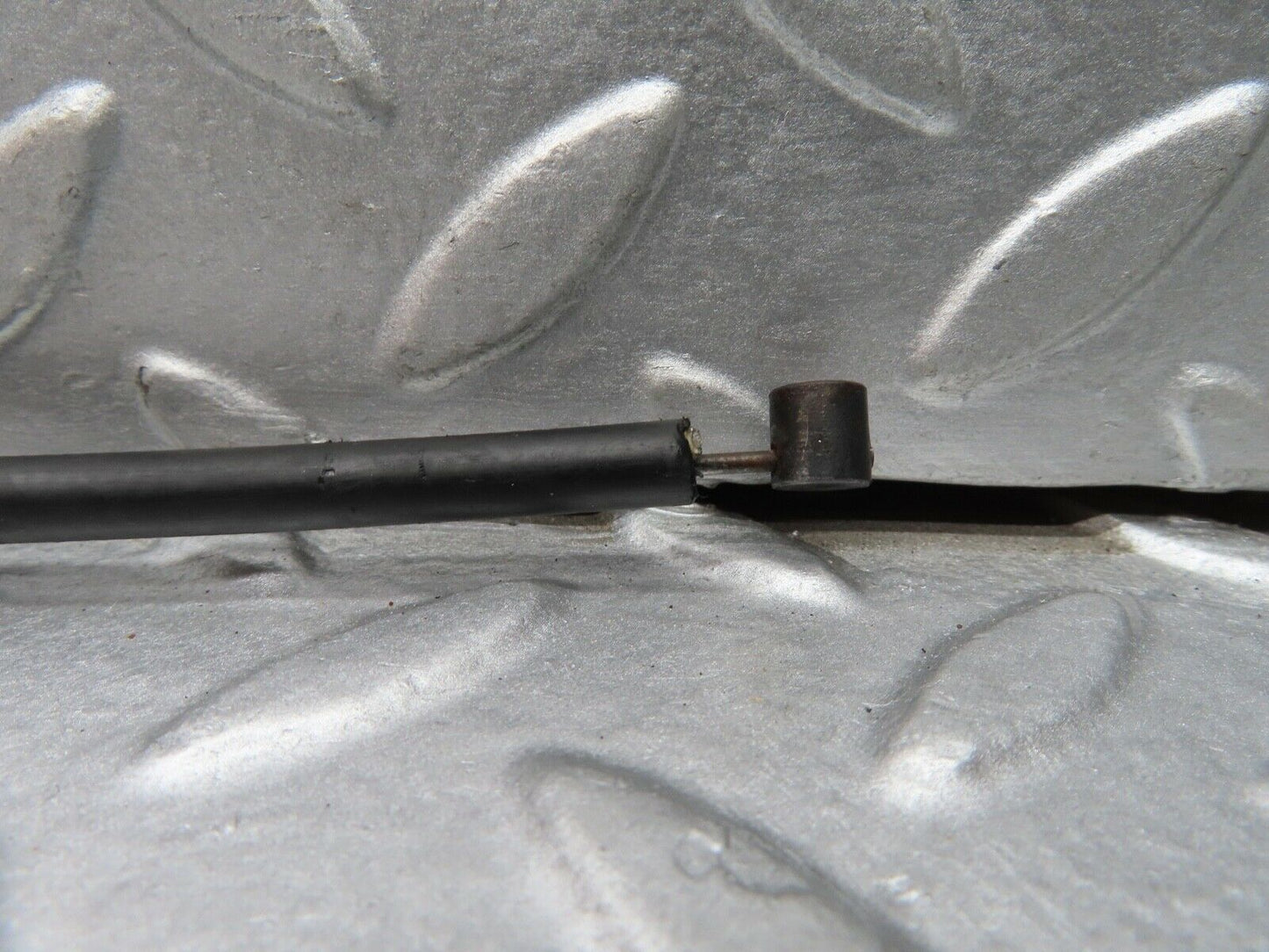 18137 Mercedes-Benz W123 200 Bonnet Release Cable