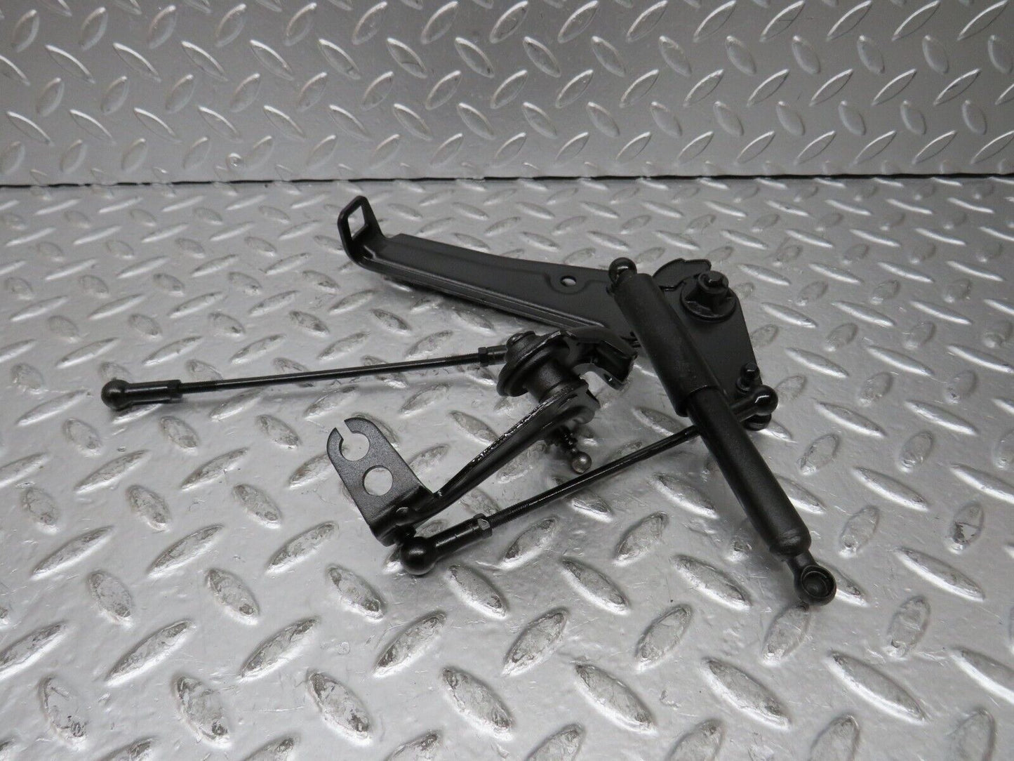 26985 Mercedes-Benz W123 240D Throttle Linkage