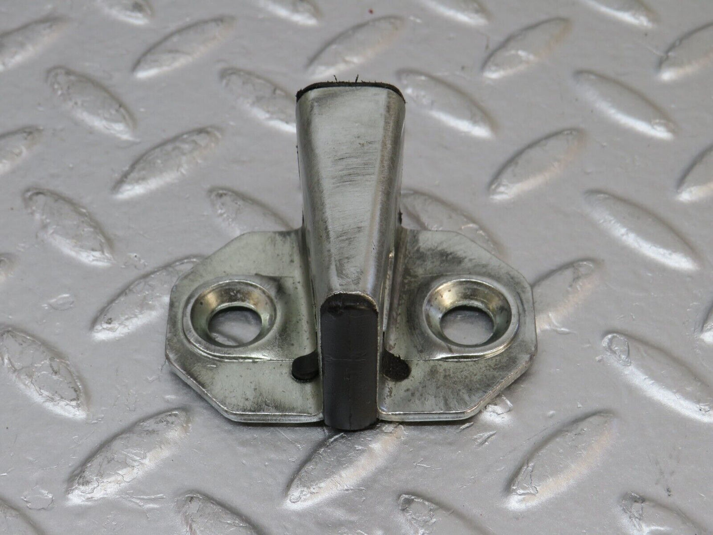 33374 Mercedes-Benz W202 C180 Door Lock Latch