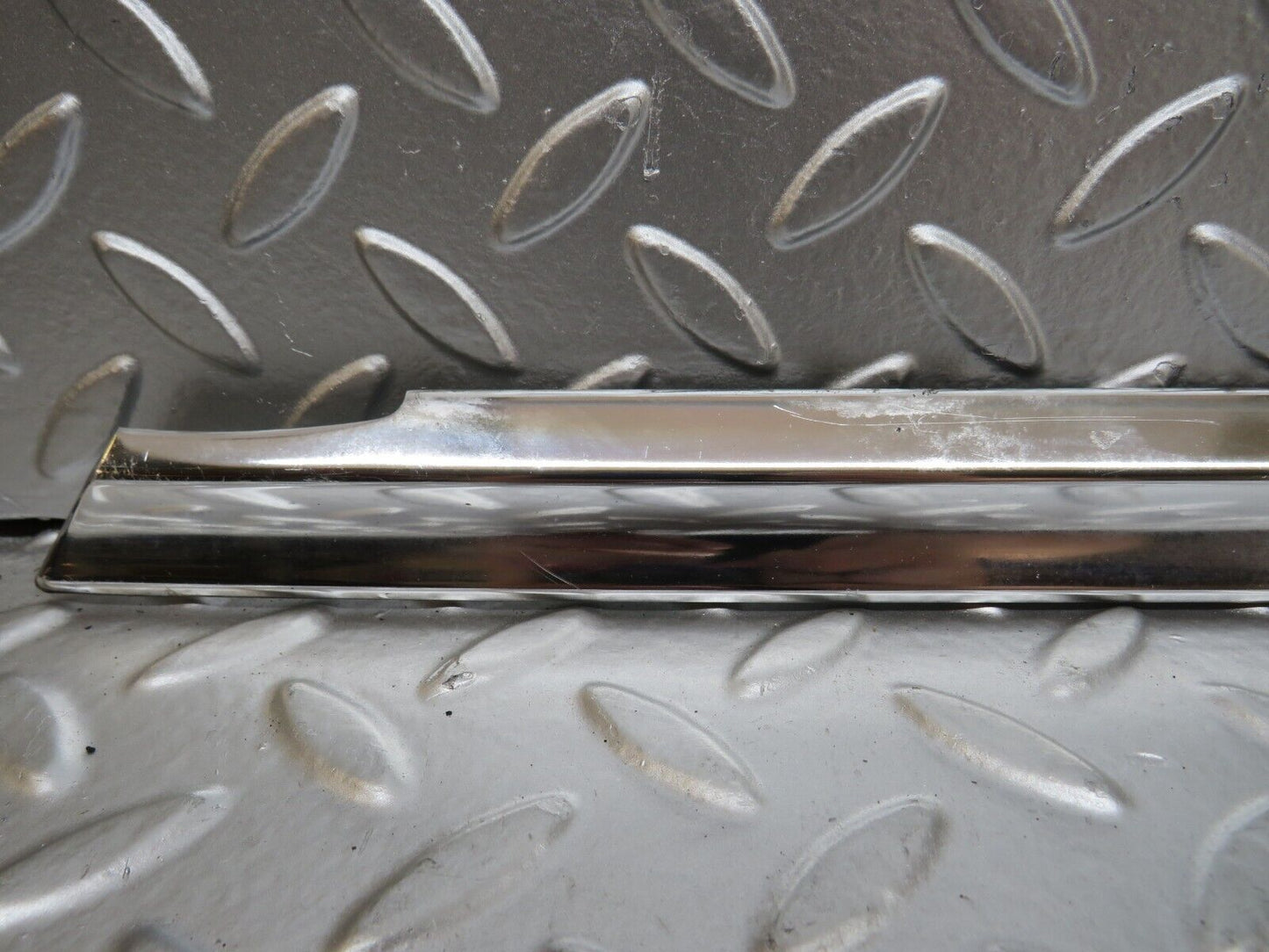 26406 Mercedes-Benz W116 450SE Front Left Door Chrome Trim