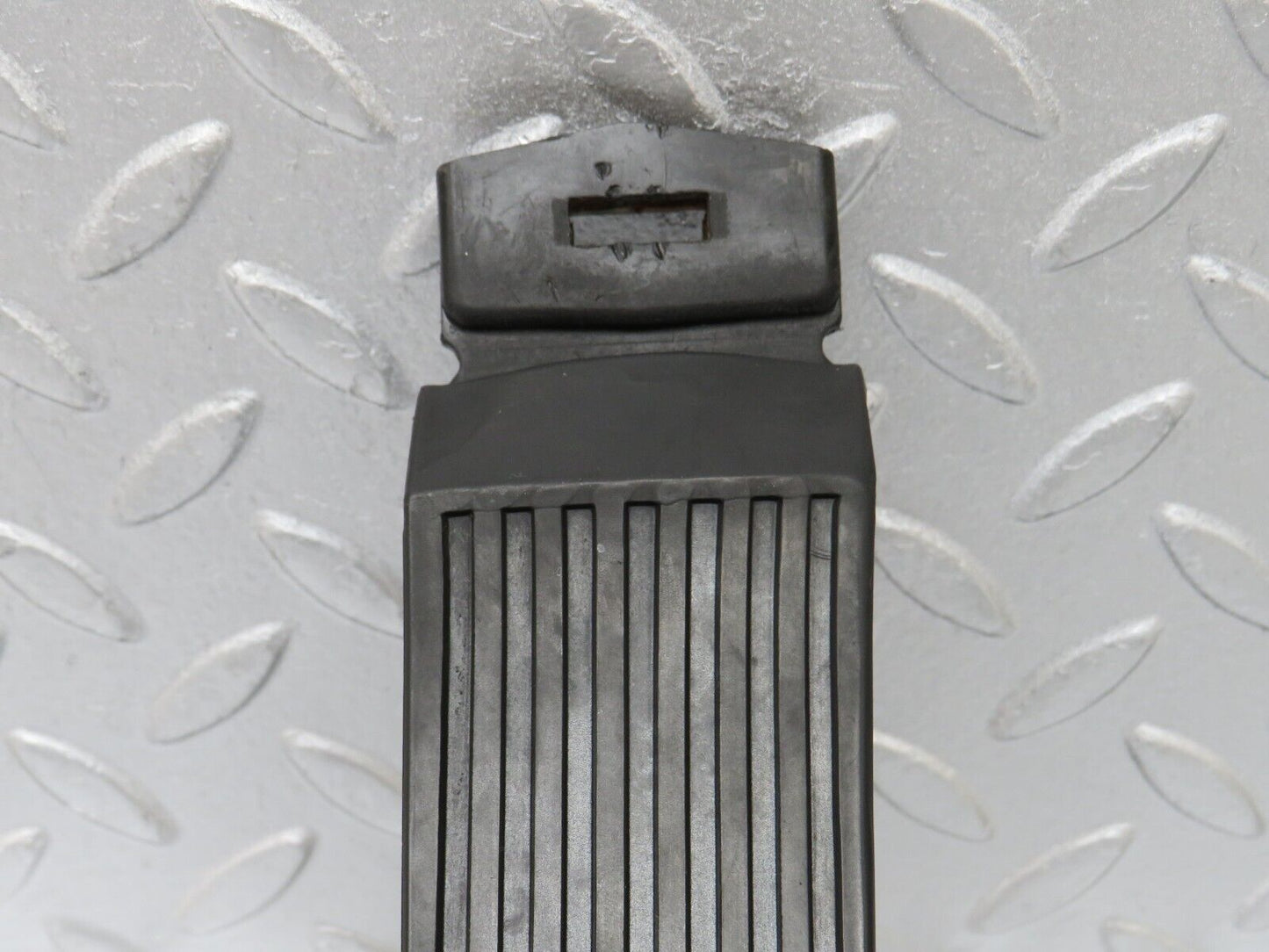 36100 Mercedes-Benz W126 420SE Accelerator Pedal With Rubber 1263000504 1233010082