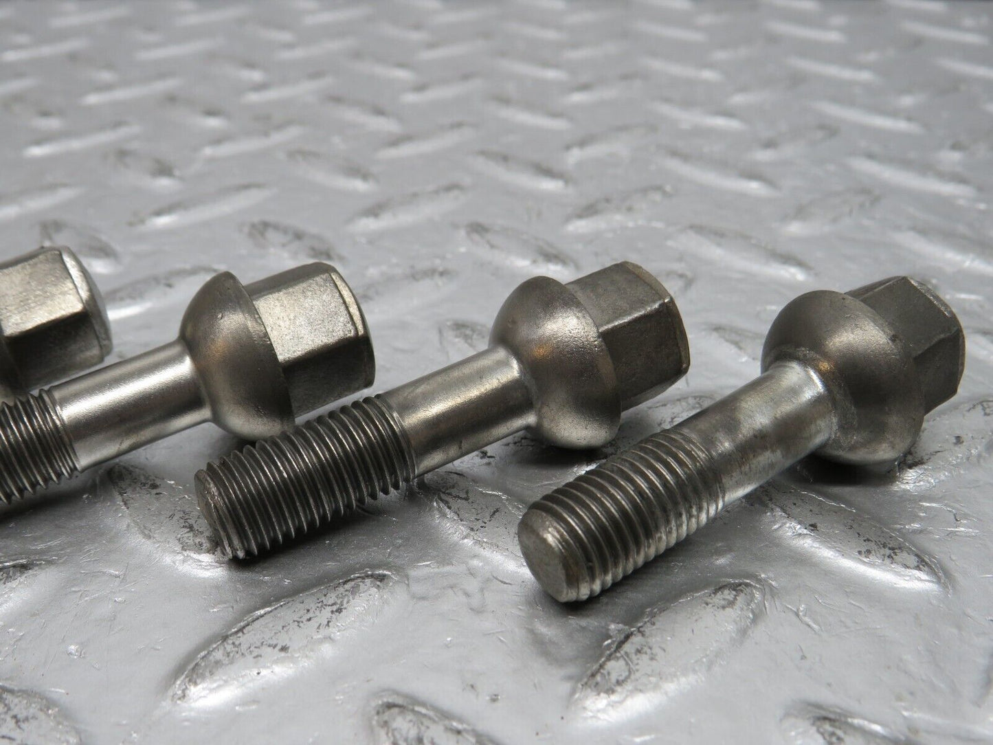 32639 Mercedes-Benz 5x Alloy Wheel Lug Bolt M12x1.5