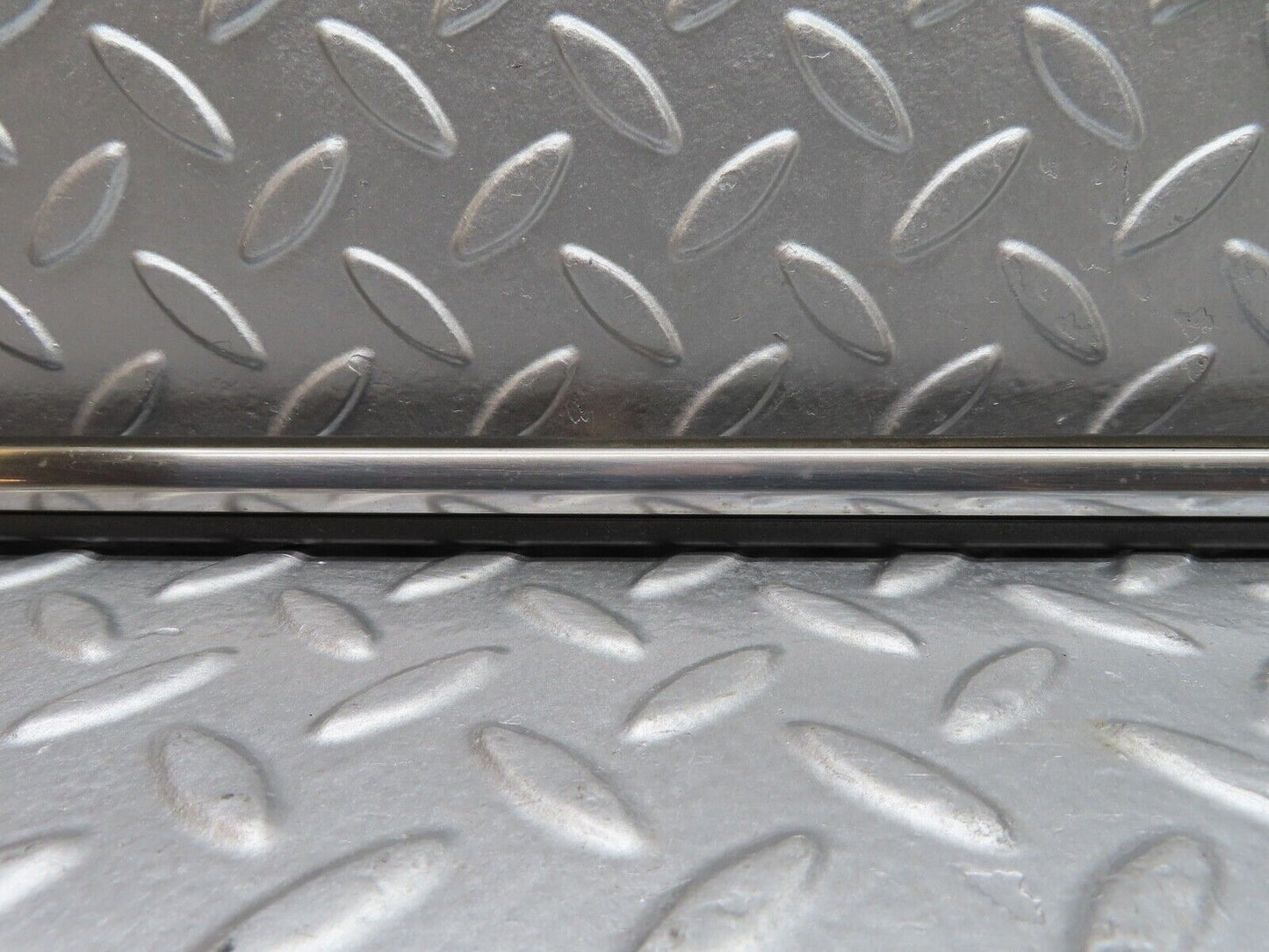 20447 Mercedes-Benz W114 280CE Coupe Front Right Fender Wing Centre Moulding Trim