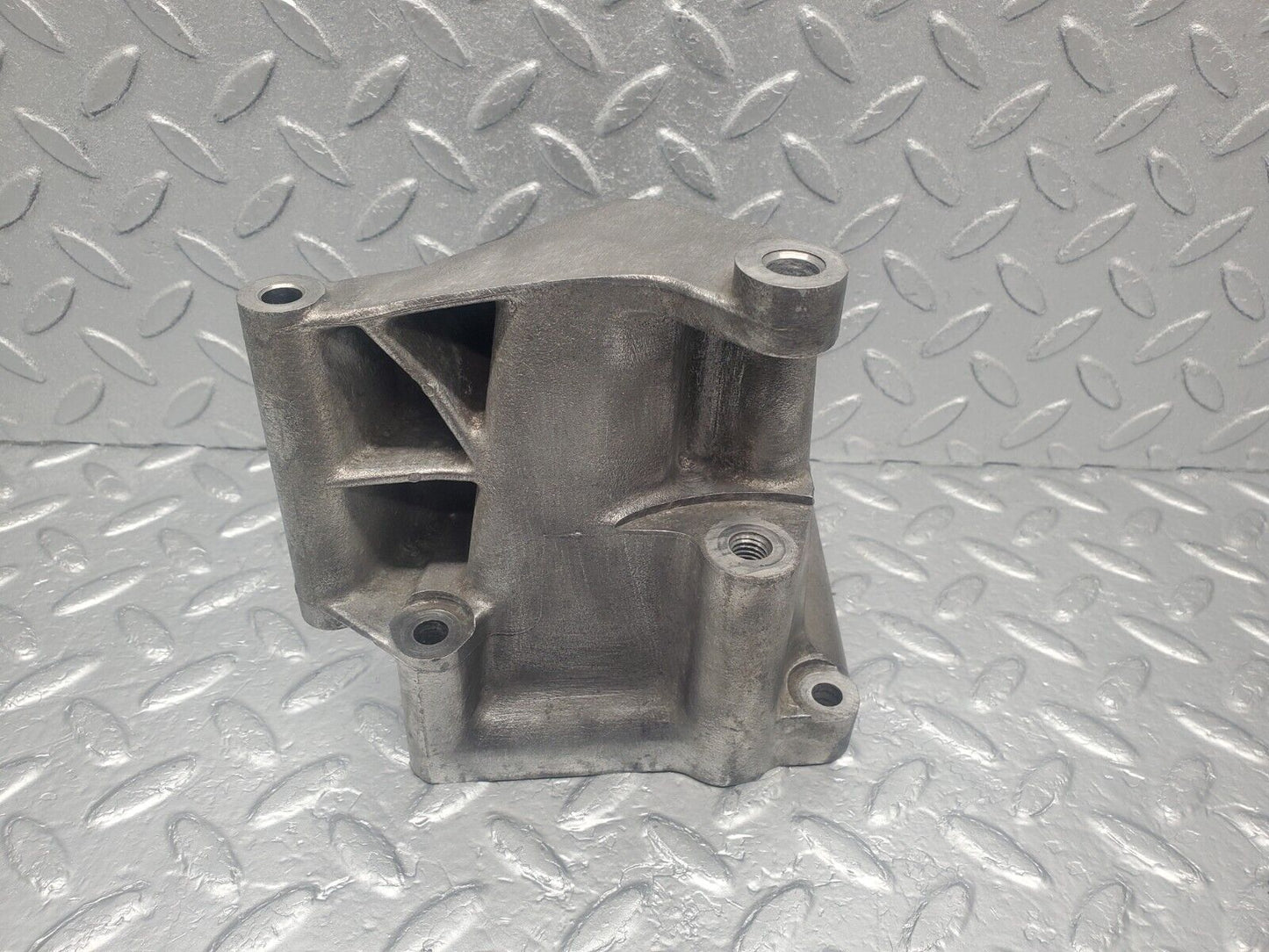 46036 Mercedes-Benz W126 420SE Alternator Generator Bracket 1171550735