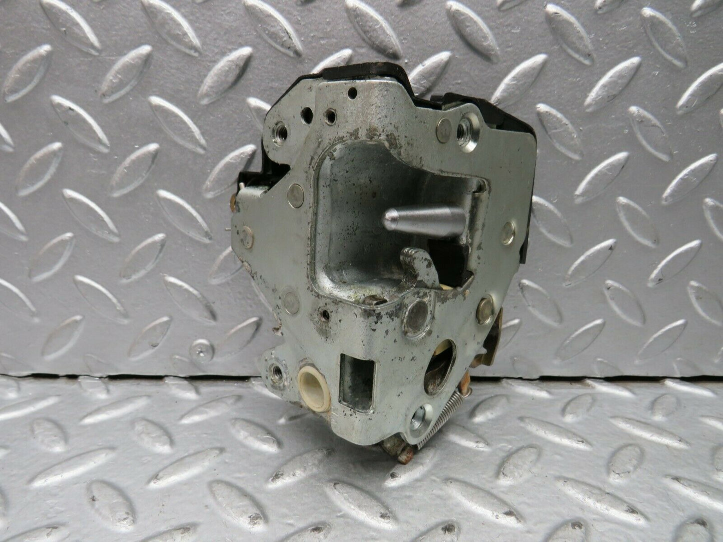 21981 Mercedes-Benz S123 280TE Front Right Door Lock Mechanism 1237230208