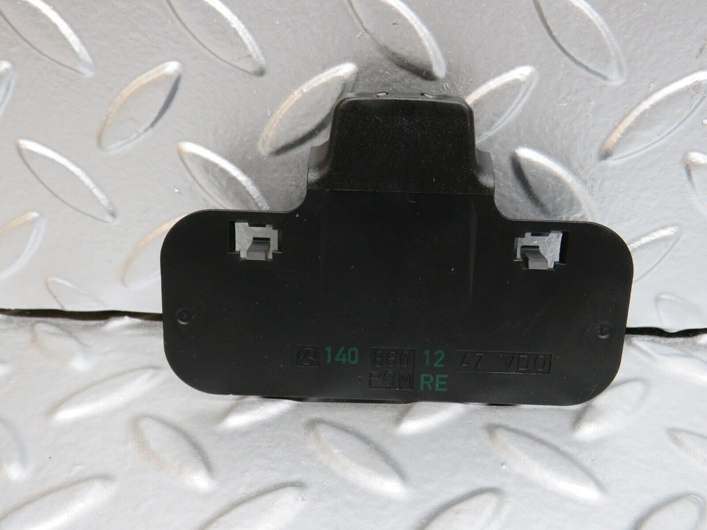 24635 Mercedes-Benz W140 S320 Front Heated Windscreen Washer Nozzle 1408601247