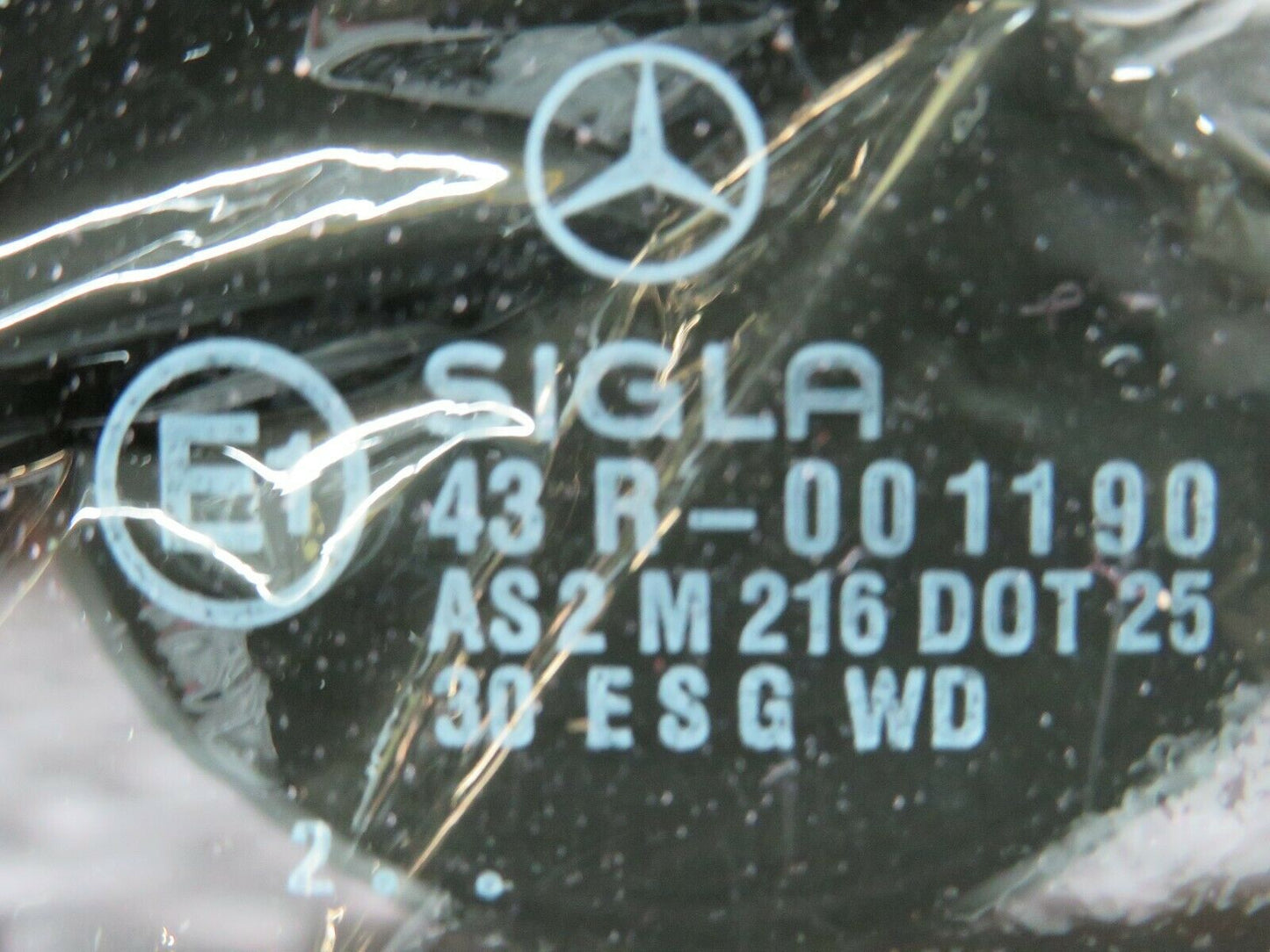 24439 Mercedes-Benz S124 220TE Wagon Rear Right Quarter Glass