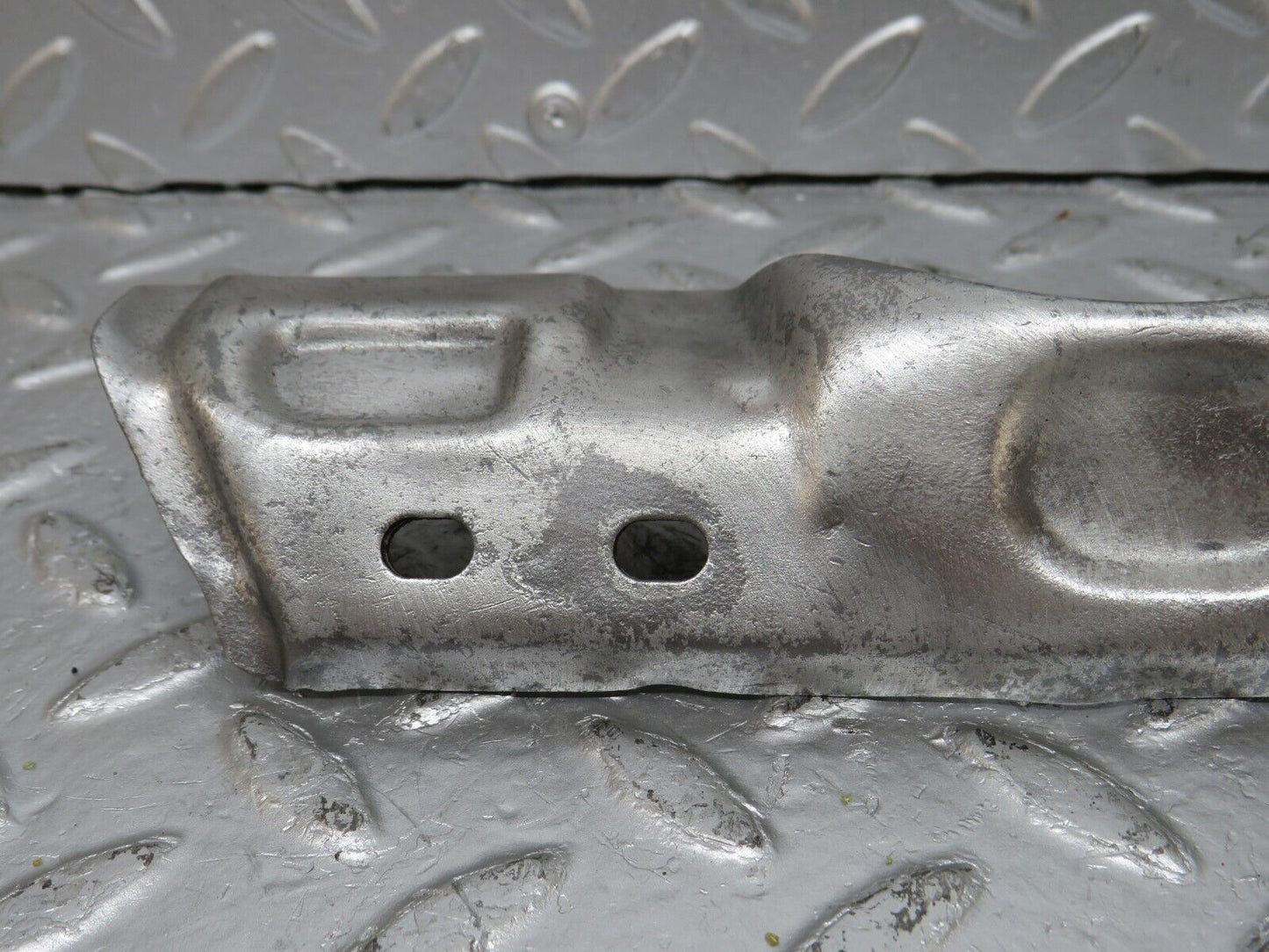 33126 Mercedes-Benz W126 380 V8 M116 Exhaust Manifold Heat Shield