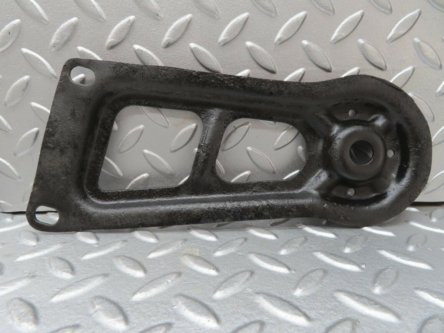 13633 Mercedes-Benz W123 200 Rear Suspension Axle Mounting Bracket