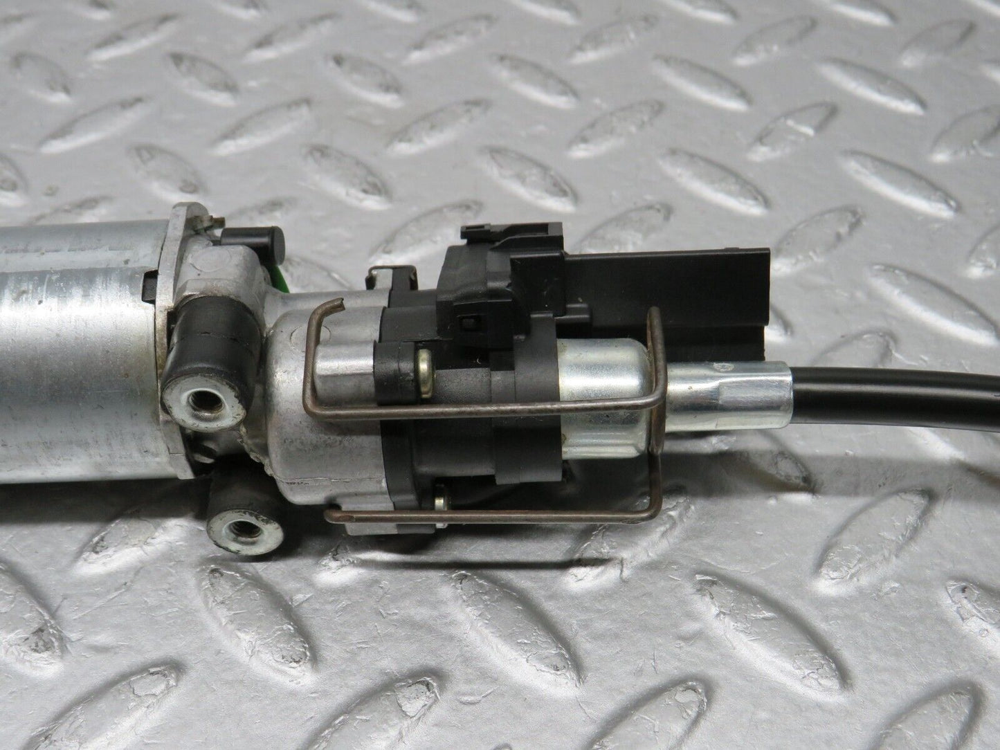 36851 Mercedes-Benz R129 300SL-24 Front Left Seat Adjustment Motor Bosch 1298200742 0390206653