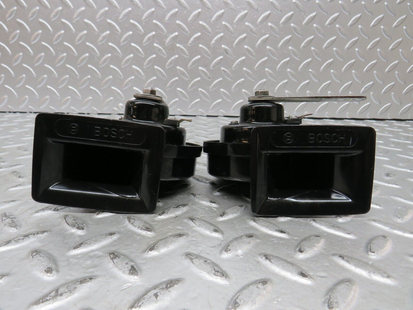 27805 Mercedes-Benz S124 300TE Wagon Horn Bosch Pair