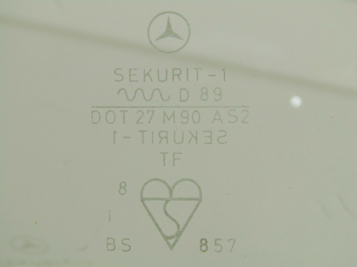 1134 Mercedes-Benz C107 350SLC Coupe Side Window Flap Left Rear Clear