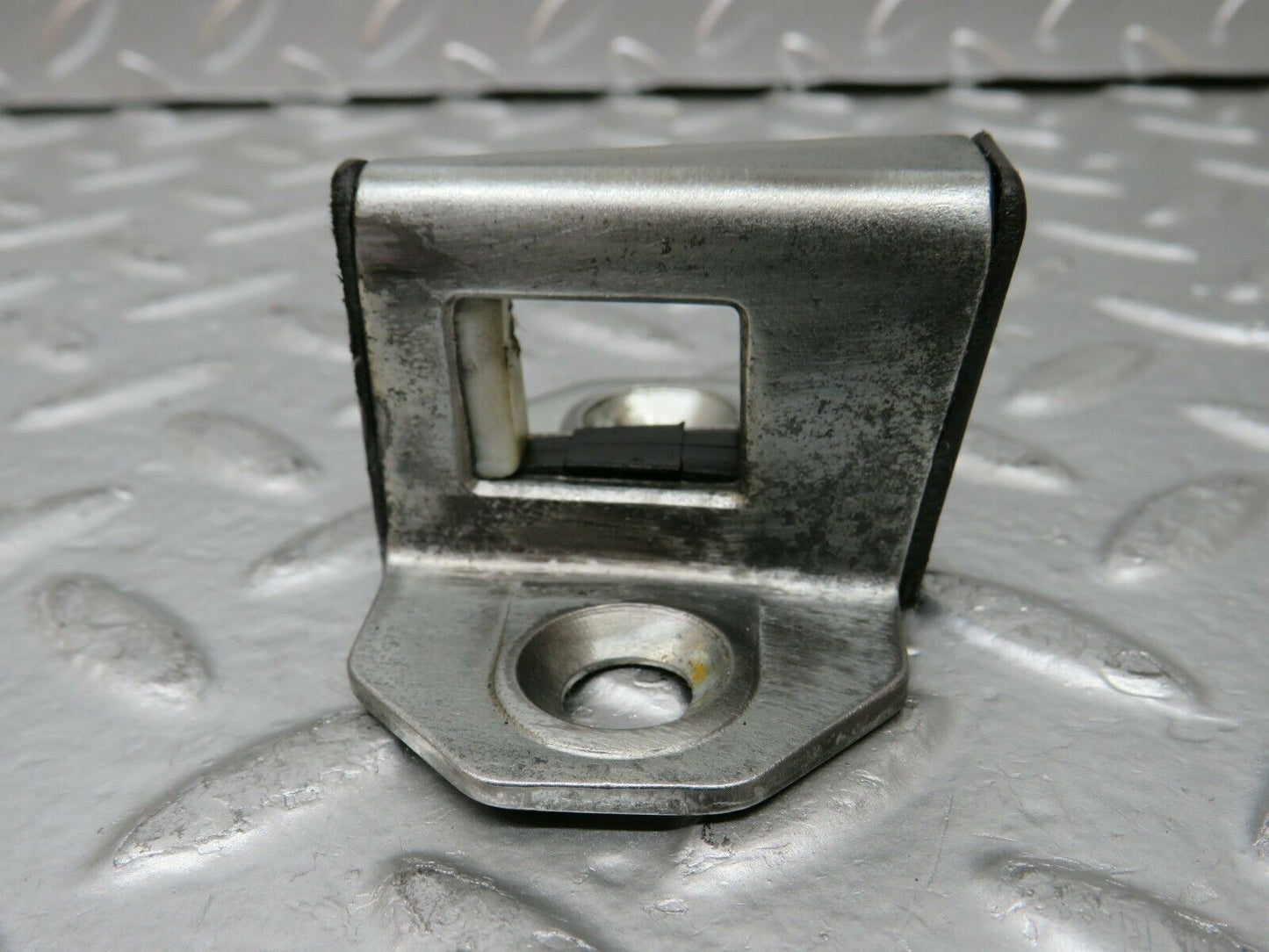 24312 Mercedes-Benz S124 220TE Wagon Door Lock Latch