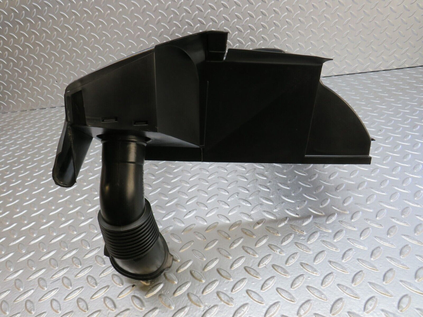 33218 Mercedes-Benz W202 C180 Radiator Fan Shroud Cover 2025050130 2025280407