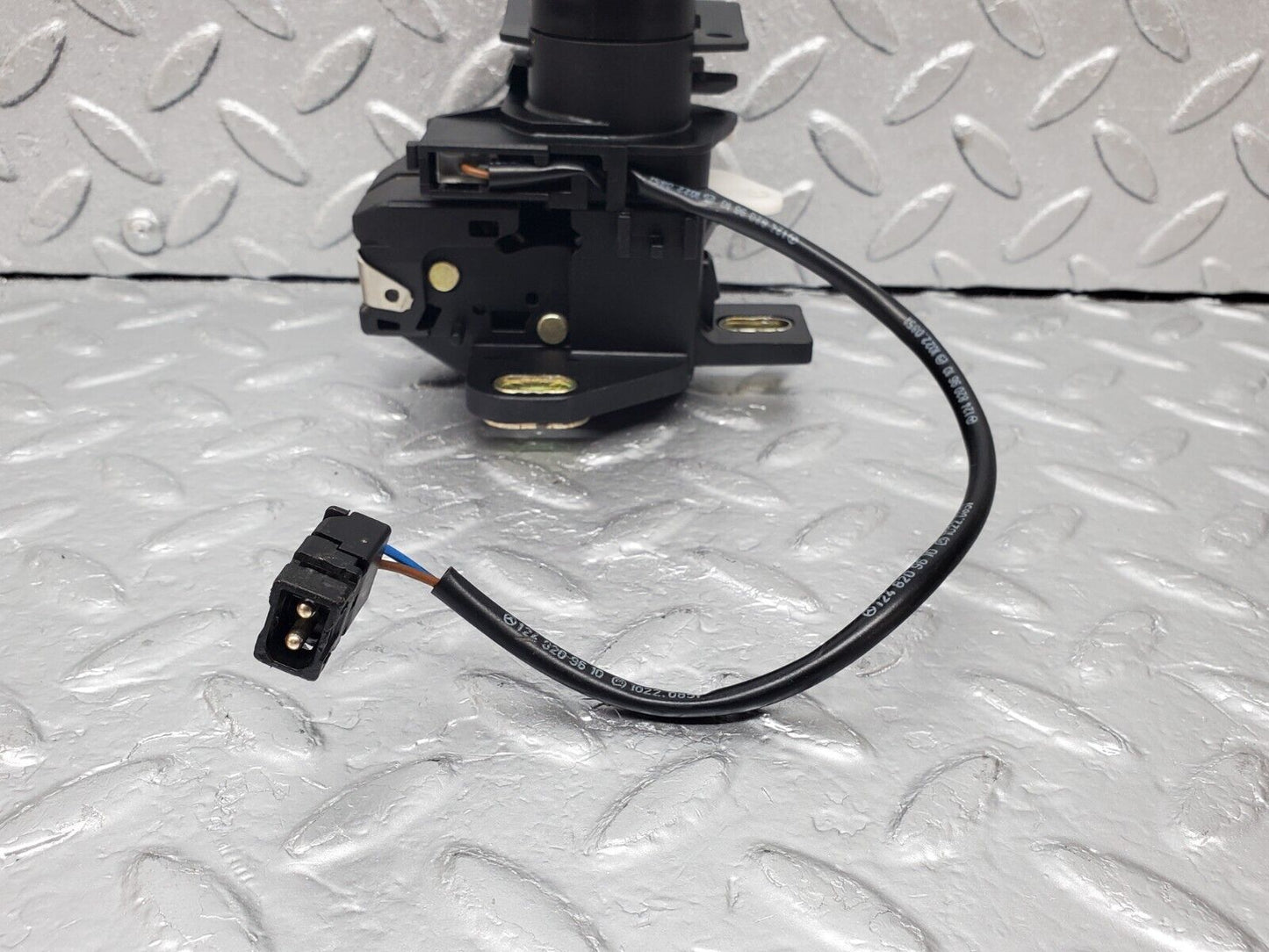 44802 Mercedes-Benz W124 220E Trunk Lock With Key 1248209610