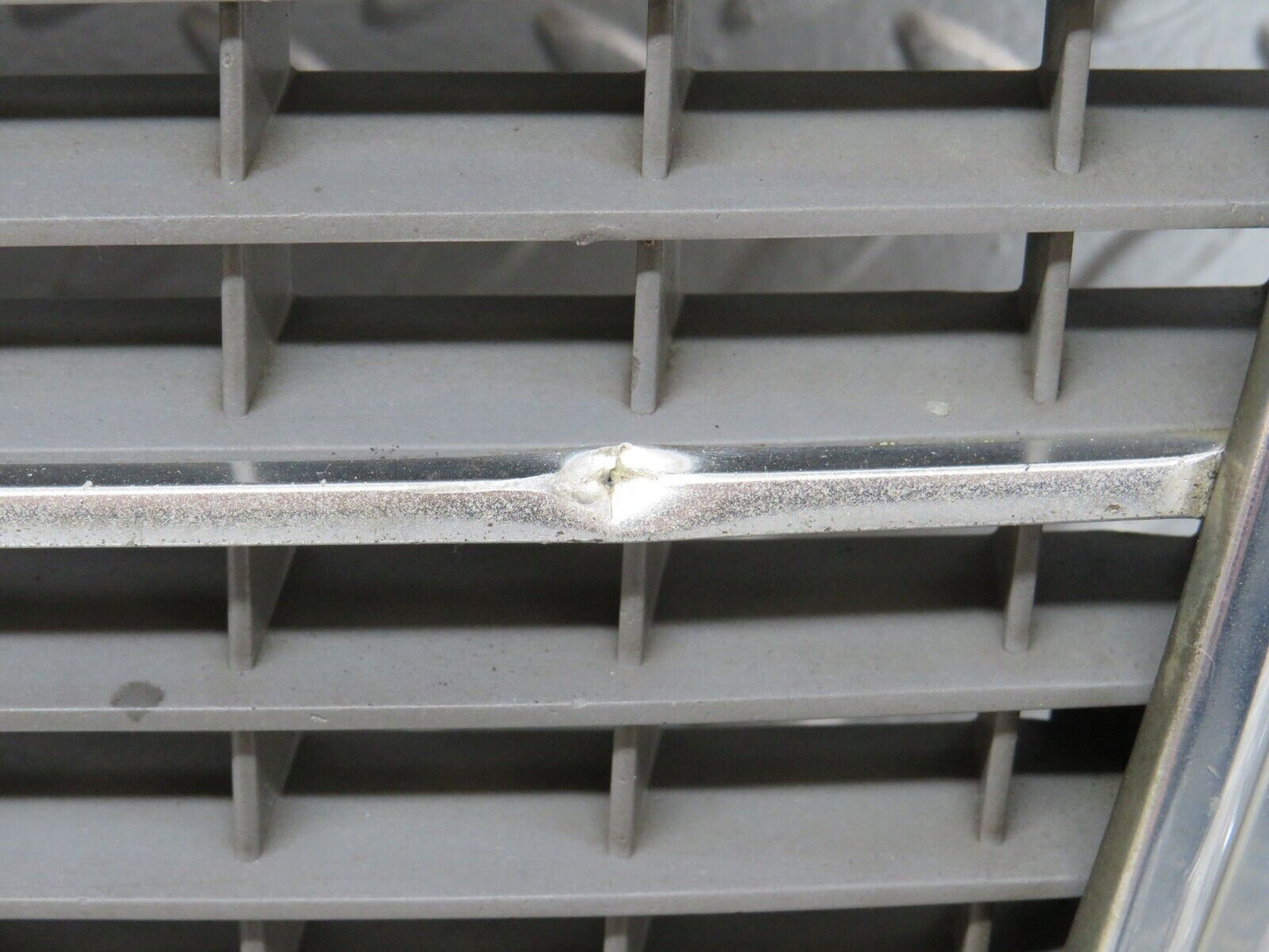 27769 Mercedes-Benz S124 300TE Wagon Bonnet Grill Chrome 1248880323
