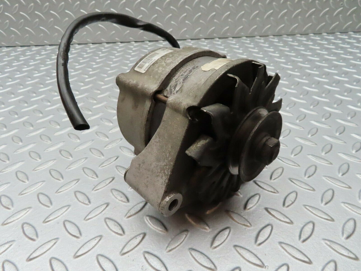 3915 Mercedes-Benz S123 200T Wagon Alternator 0120489918