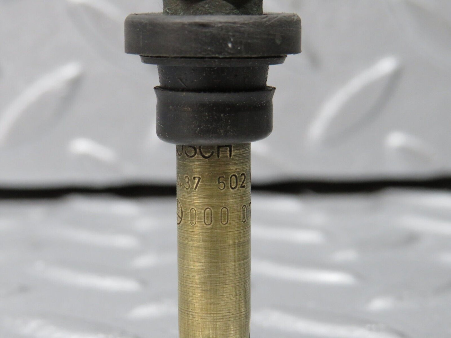 38905 Mercedes-Benz W201 190E 2.6L Fuel Injector Bosch 0000785623 0437502047