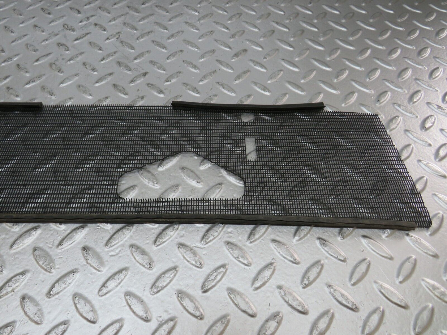 26307 Mercedes-Benz W116 450SE Air Intake Grill Chrome