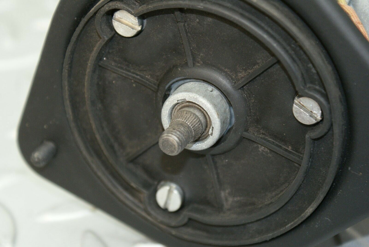3072 Mercedes-Benz W115 220D Wiper Motor