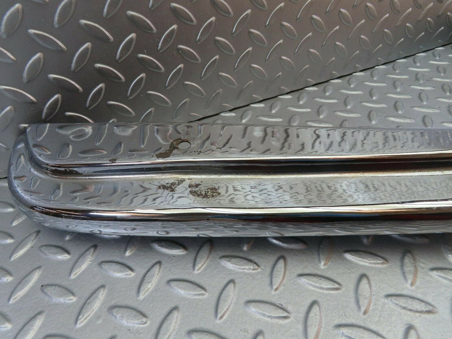 10607 Mercedes-Benz W108 Front Right Upper Bumper Corner
