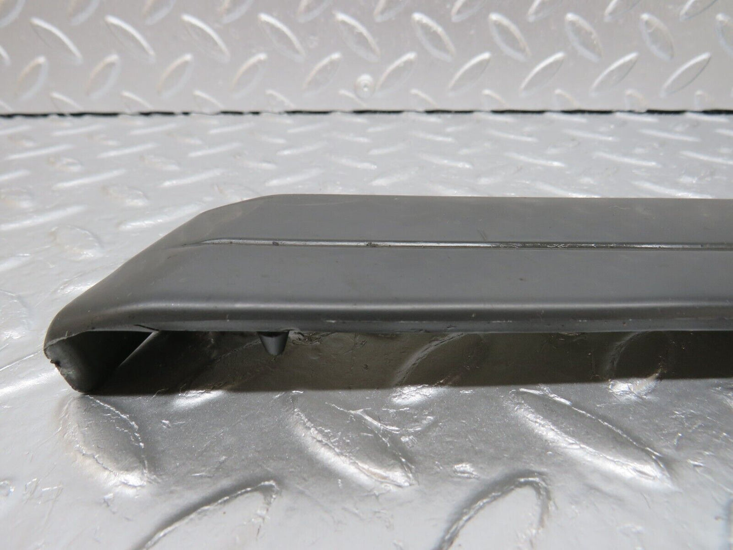33994 Mercedes-Benz W124 260E Front Right Fender Wing Lower Moulding Trim