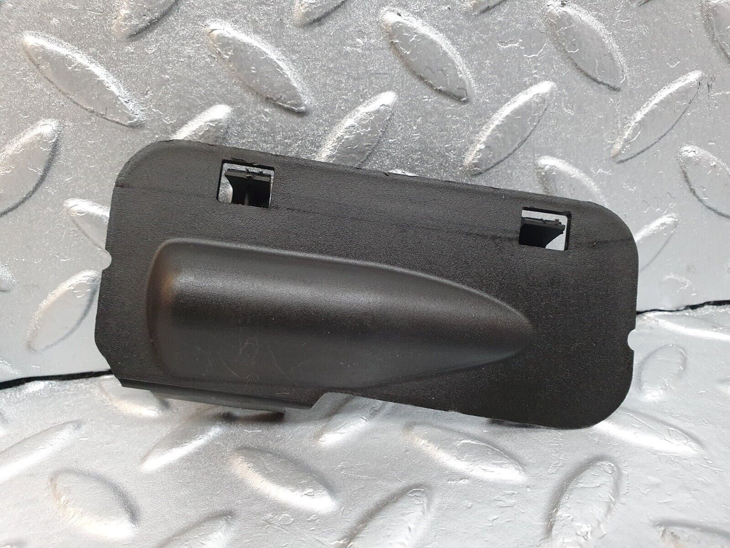 41975 Mercedes-Benz W202 C200 Windscreen Washer Nozzle Cover Trim 2028890025