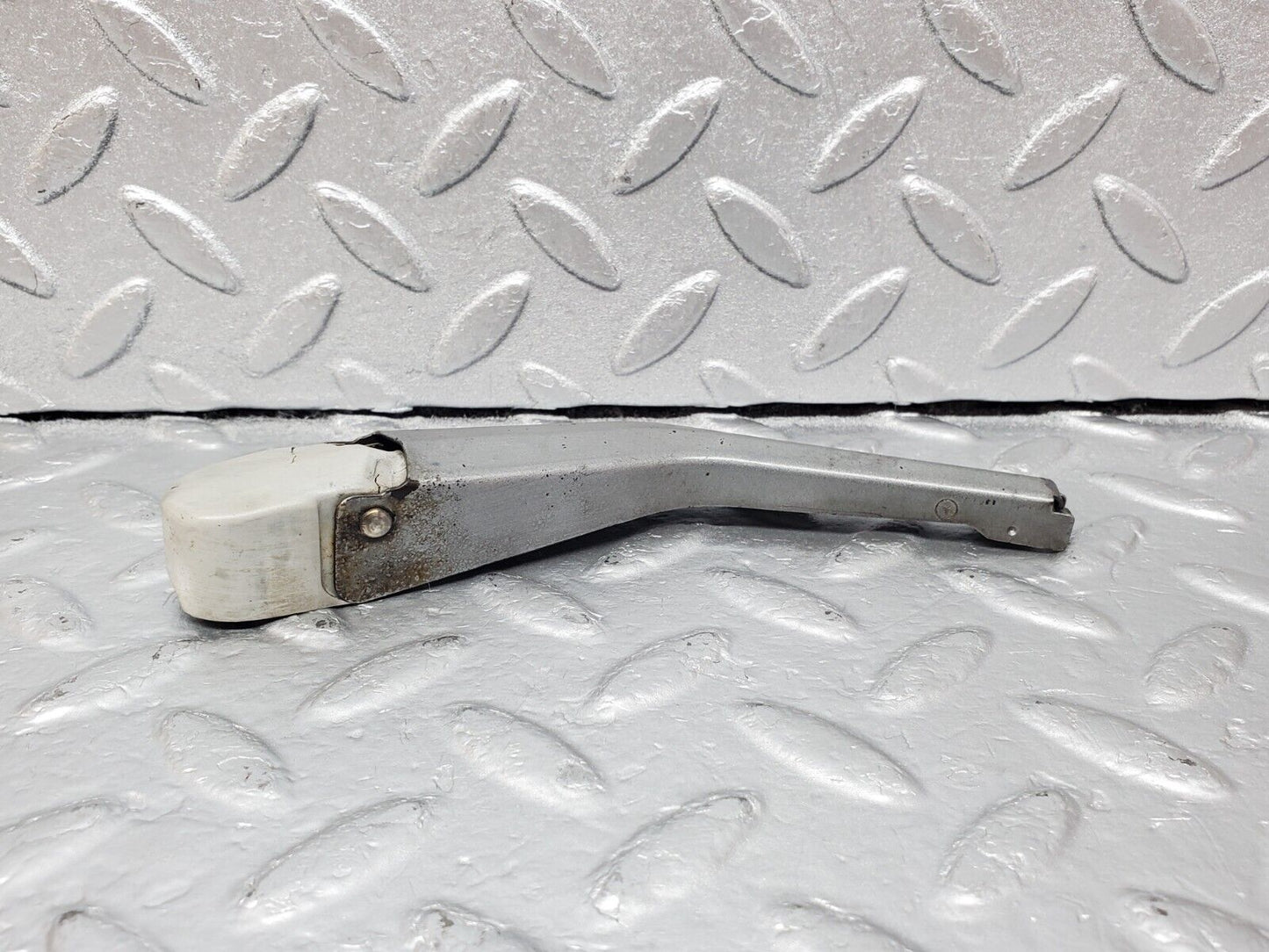45817 Mercedes-Benz W126 420SE Headlight Wiper Arm Bosch Right Side