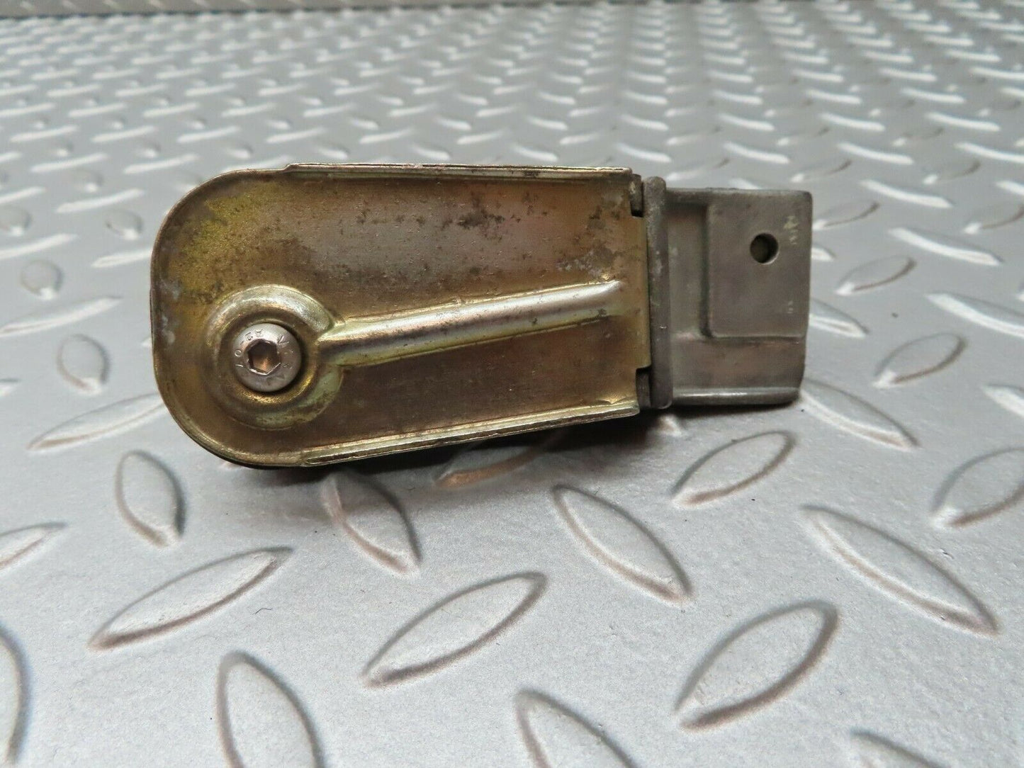 4138 Mercedes-Benz C123 280CE Fixing Clip To The Door Glass 1237250332