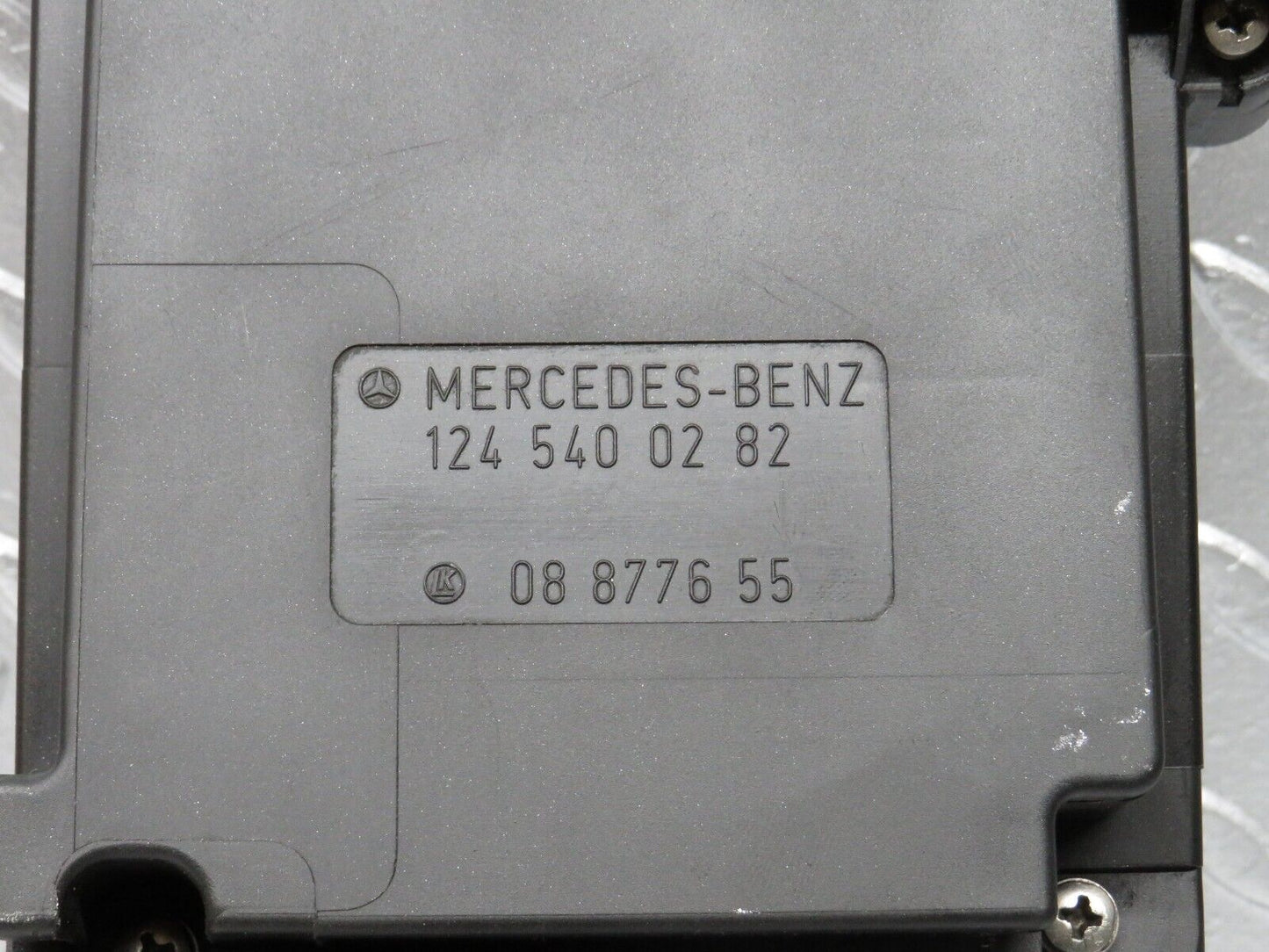 30353 Mercedes-Benz W124 230E Fuse Box Cover Lid 1245400282 1245400182