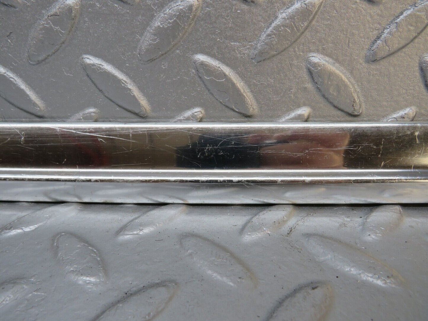 40180 Mercedes-Benz R107 350SL Coupe Left Door Chrome Trim