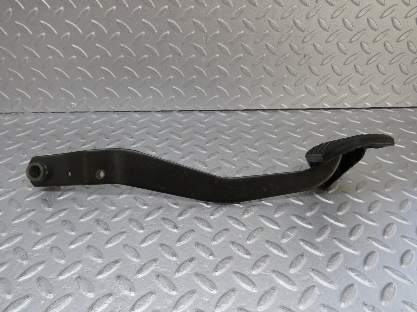36162 Mercedes-Benz W126 420SE Brake Pedal With Rubber 1232910082