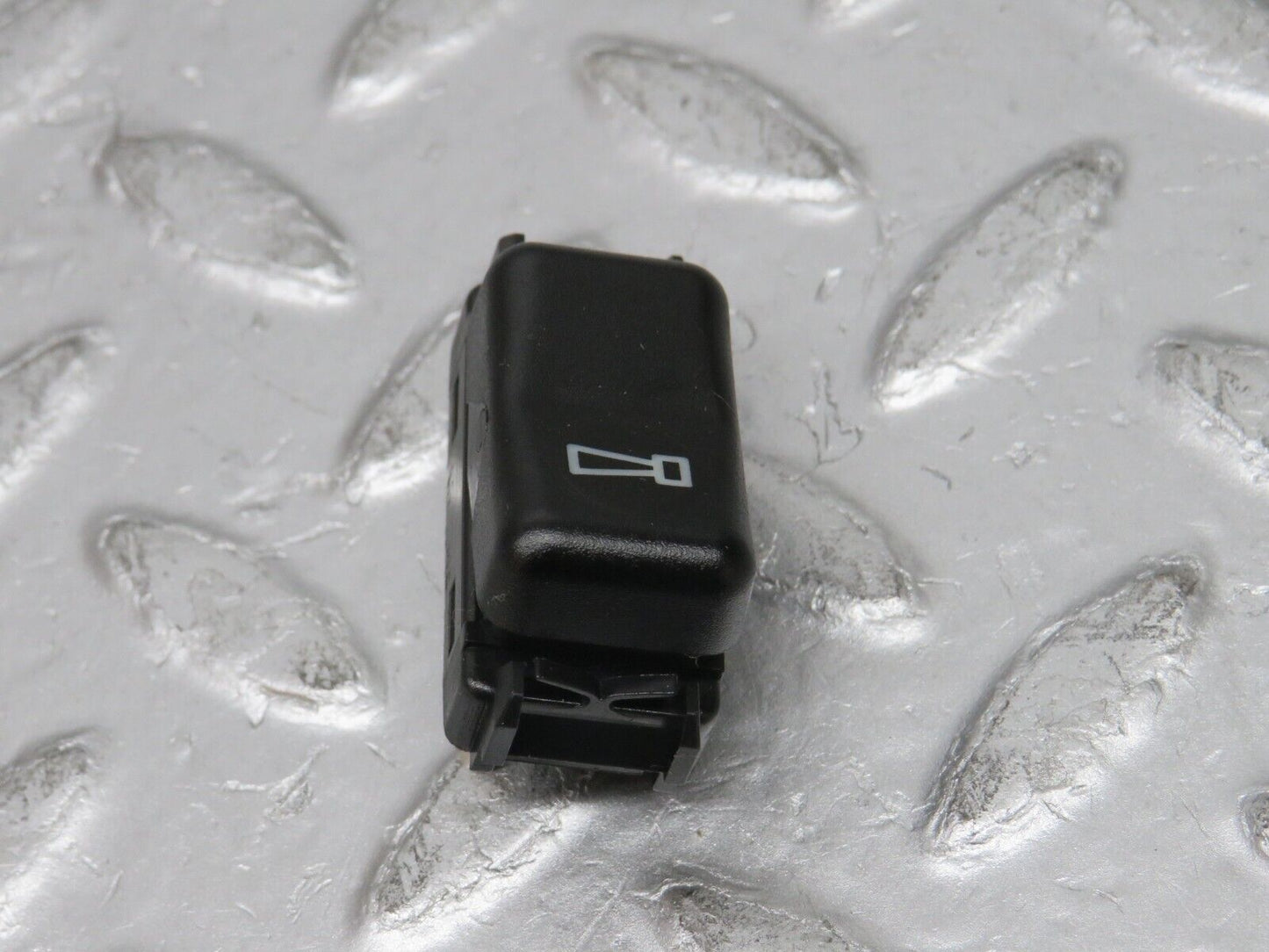 32461 Mercedes-Benz S124 300TE Wagon Horn Switch 1248201710