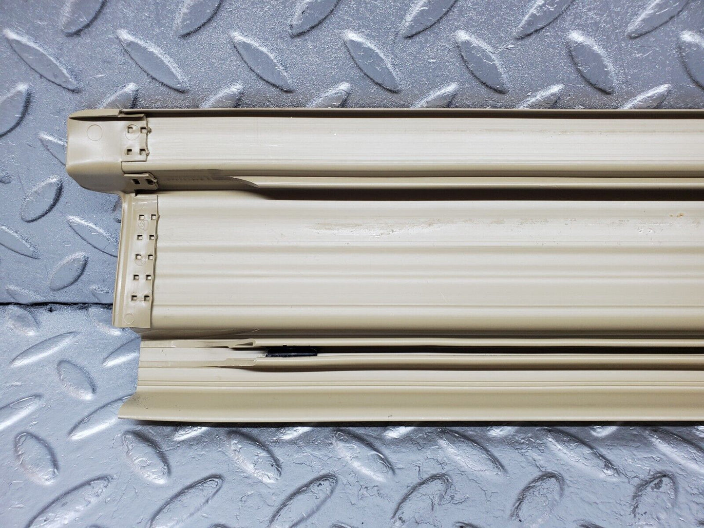 45618 Mercedes-Benz W126 420SE Rear Left Door Sill Trim Beige
