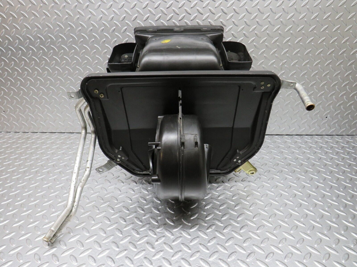 34235 Mercedes-Benz W124 260E Heater Box Blower Housing Behr 91.573.12.027